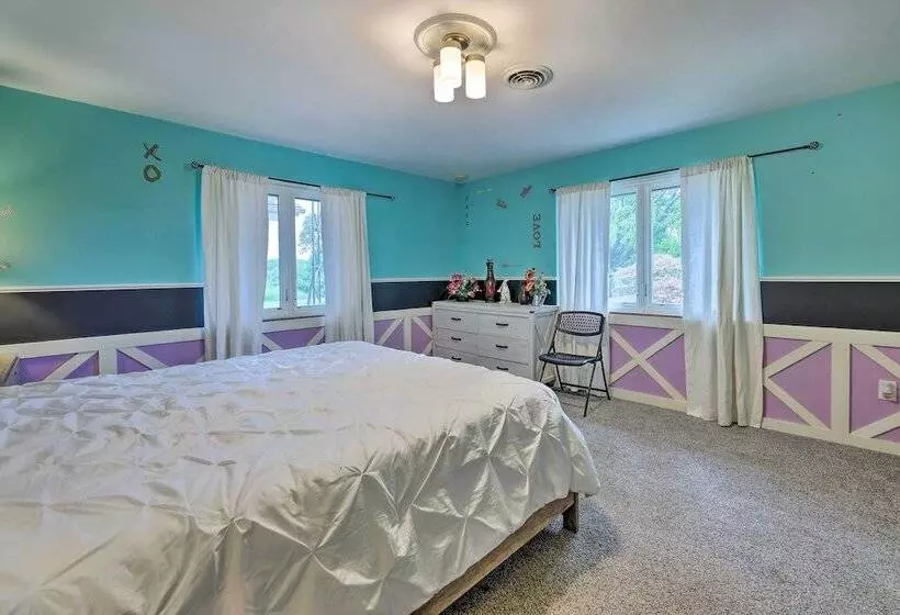 Peaceful Lebanon Farmhouse/ranch W/ Pool!