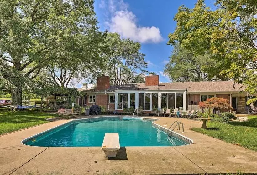 Peaceful Lebanon Farmhouse/ranch W/ Pool!