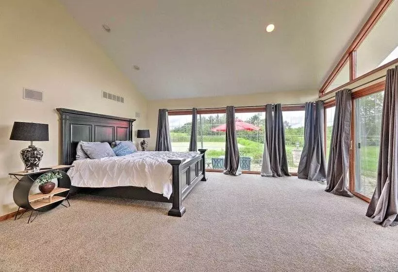 Peaceful Lebanon Farmhouse/ranch W/ Pool!