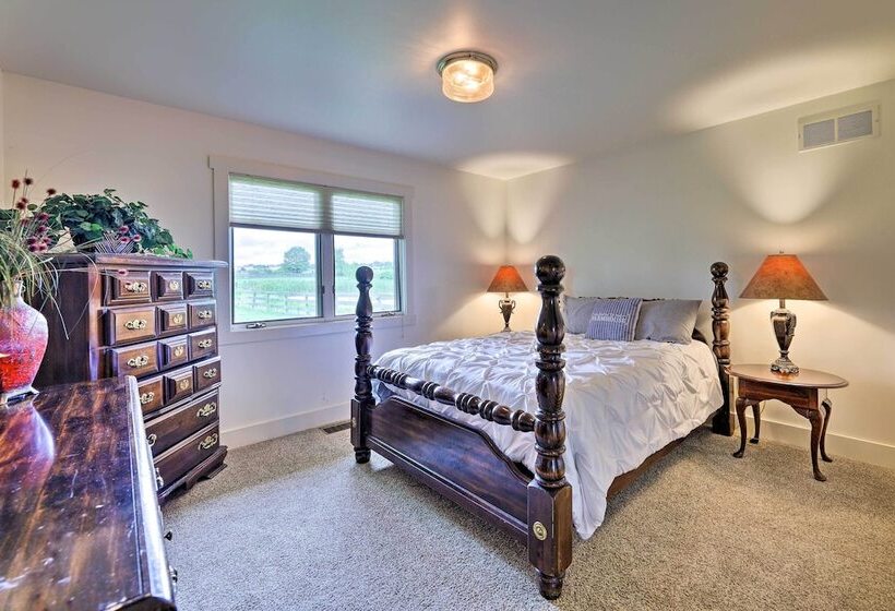 Peaceful Lebanon Farmhouse/ranch W/ Pool!