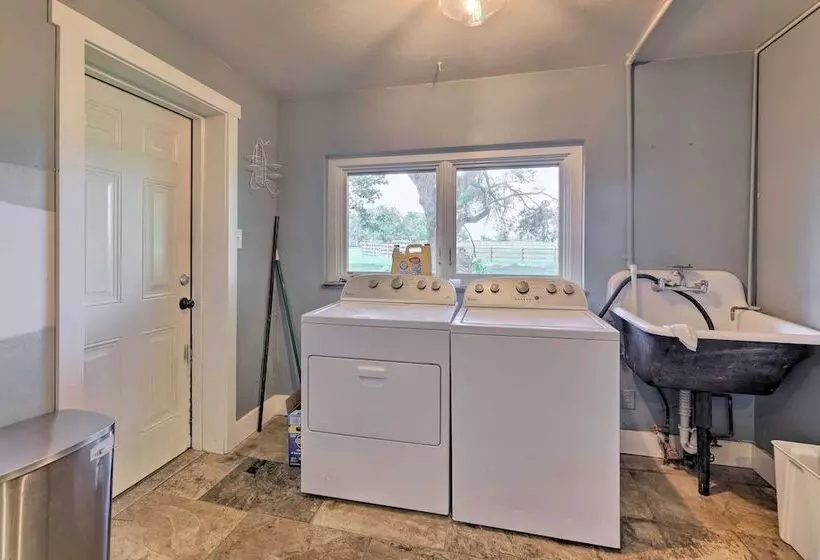 Peaceful Lebanon Farmhouse/ranch W/ Pool!