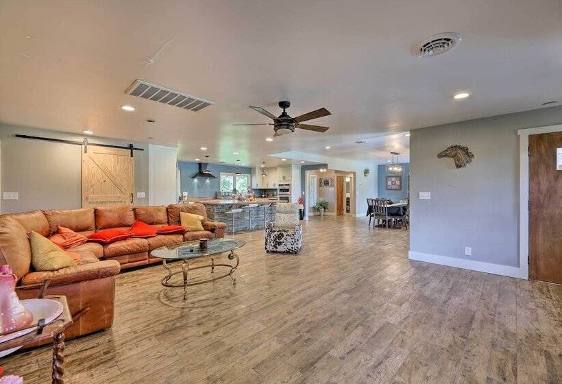 Peaceful Lebanon Farmhouse/ranch W/ Pool!