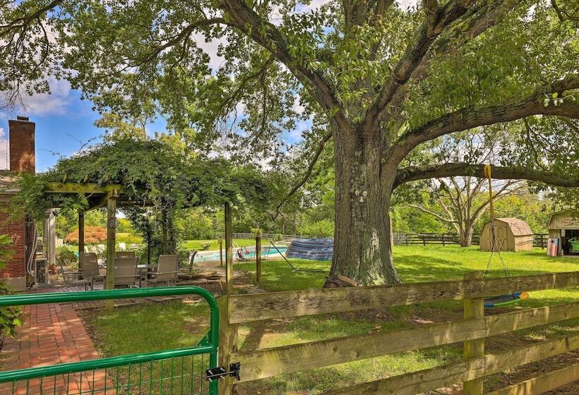 Peaceful Lebanon Farmhouse/ranch W/ Pool!