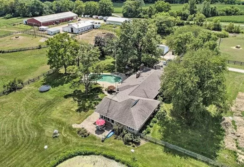 Peaceful Lebanon Farmhouse/ranch W/ Pool!