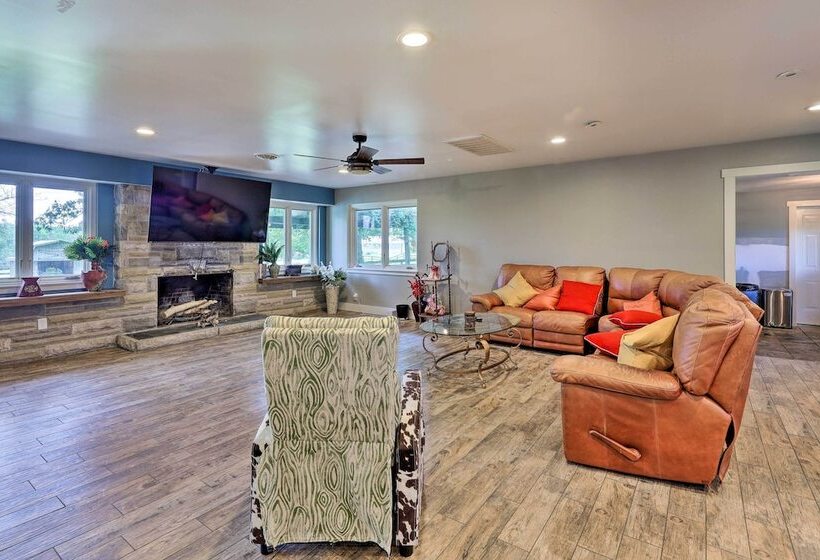 Peaceful Lebanon Farmhouse/ranch W/ Pool!