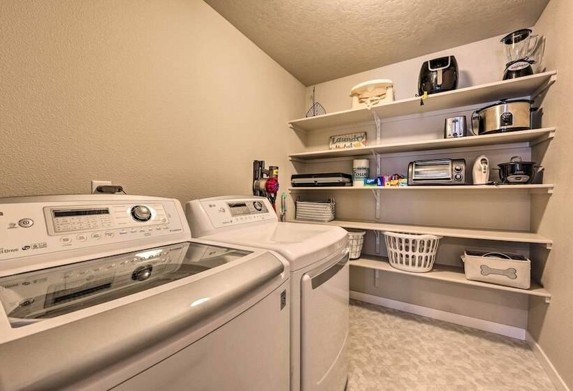 Peaceful + Quiet Nampa House W/ Yard!