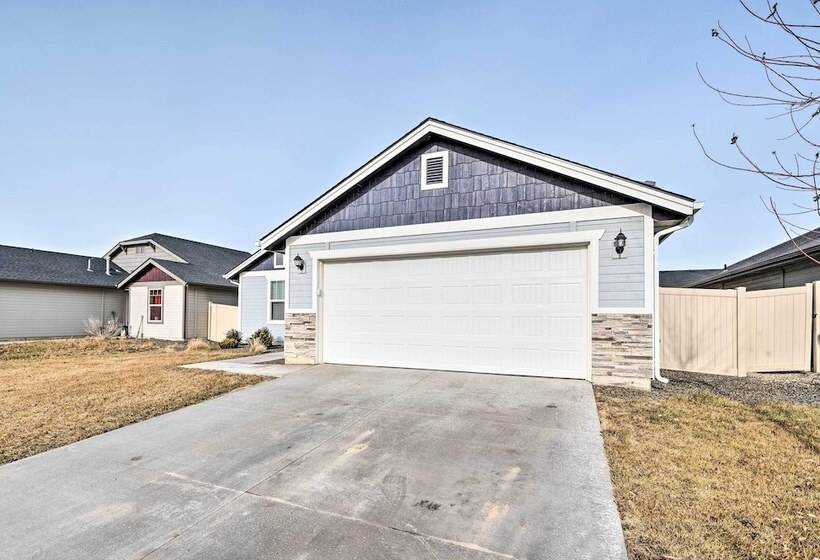 Peaceful + Quiet Nampa House W/ Yard!