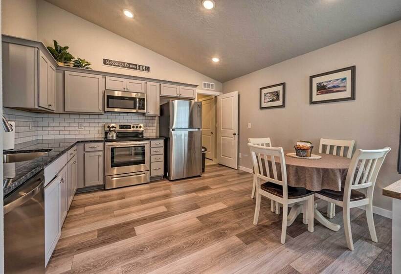 Peaceful + Quiet Nampa House W/ Yard!