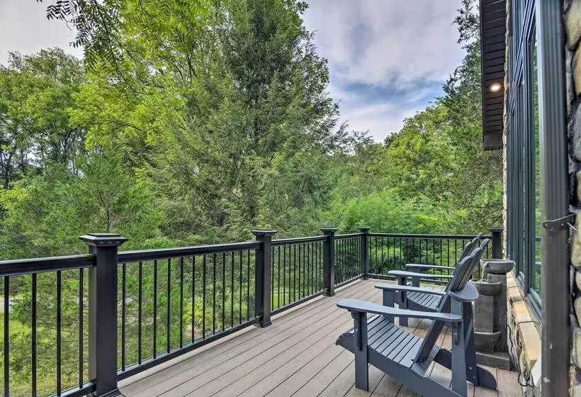 Pet Friendly Delta Cabin W/ Private Hot Tub!