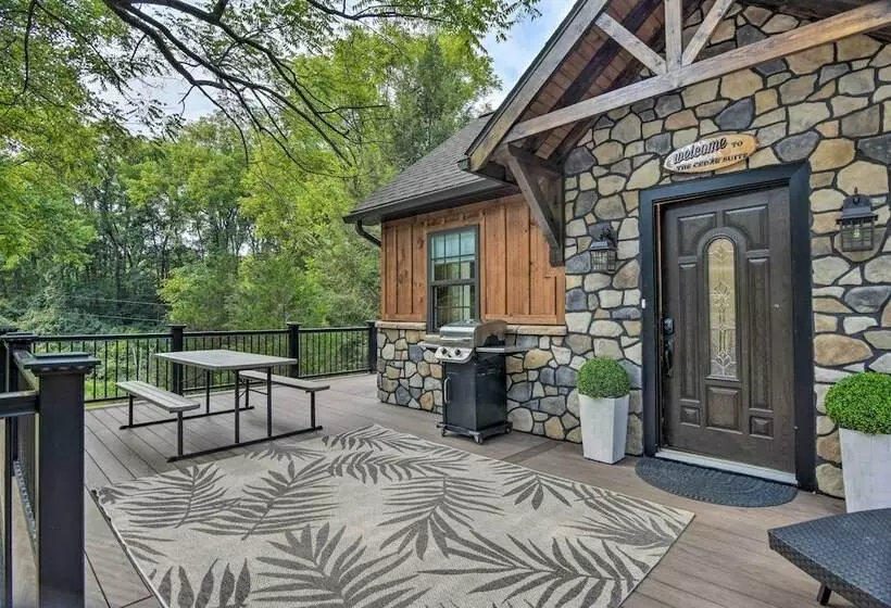 Pet Friendly Delta Cabin W/ Private Hot Tub!