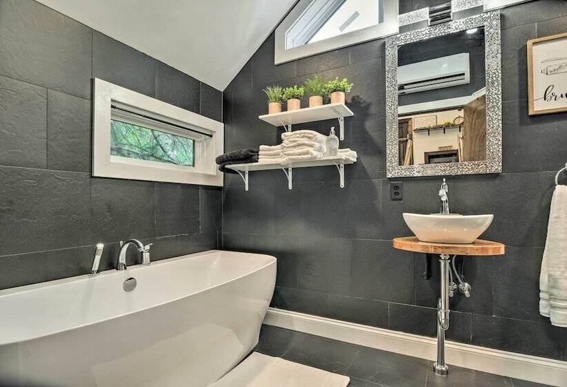 Pet Friendly Delta Cabin W/ Private Hot Tub!