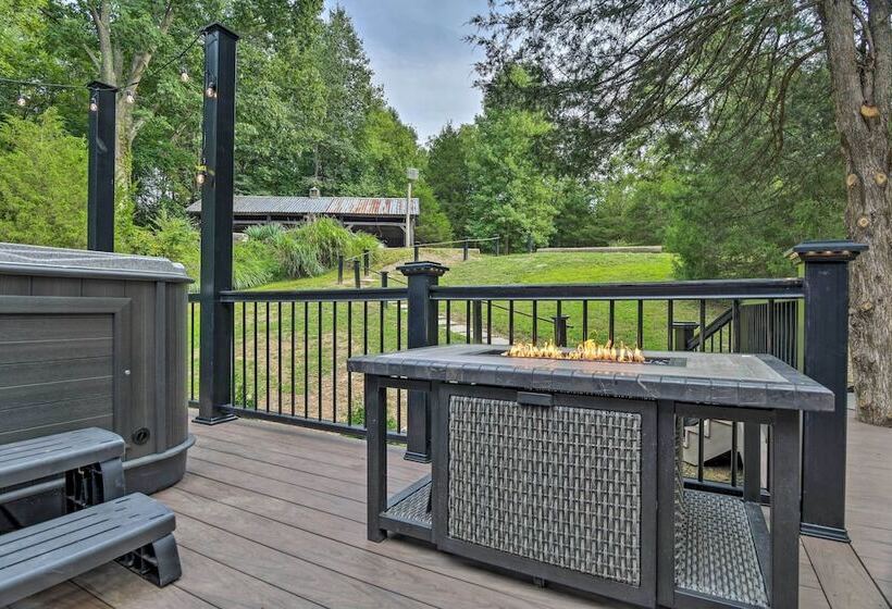 Pet Friendly Delta Cabin W/ Private Hot Tub!