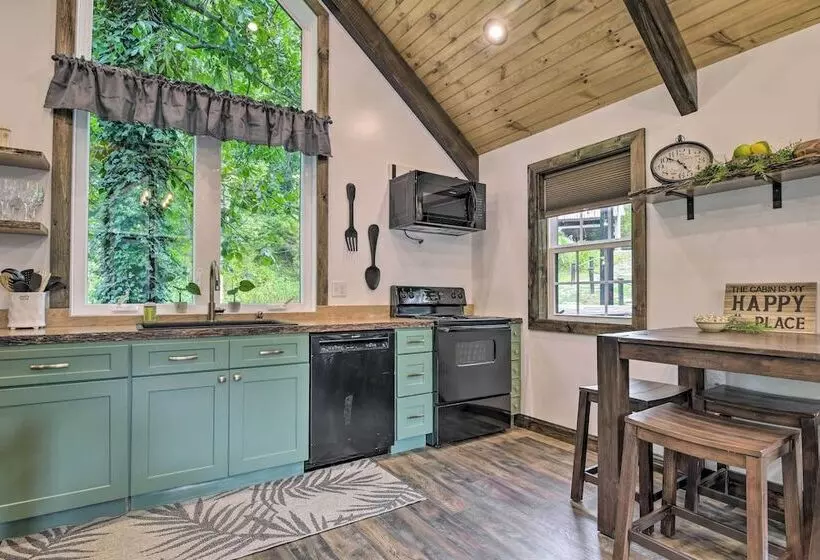 Pet Friendly Delta Cabin W/ Private Hot Tub!