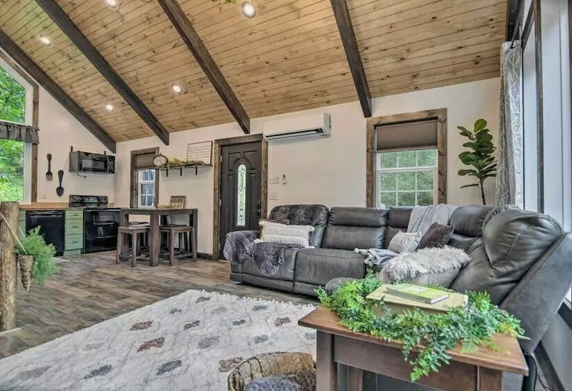 Pet Friendly Delta Cabin W/ Private Hot Tub!