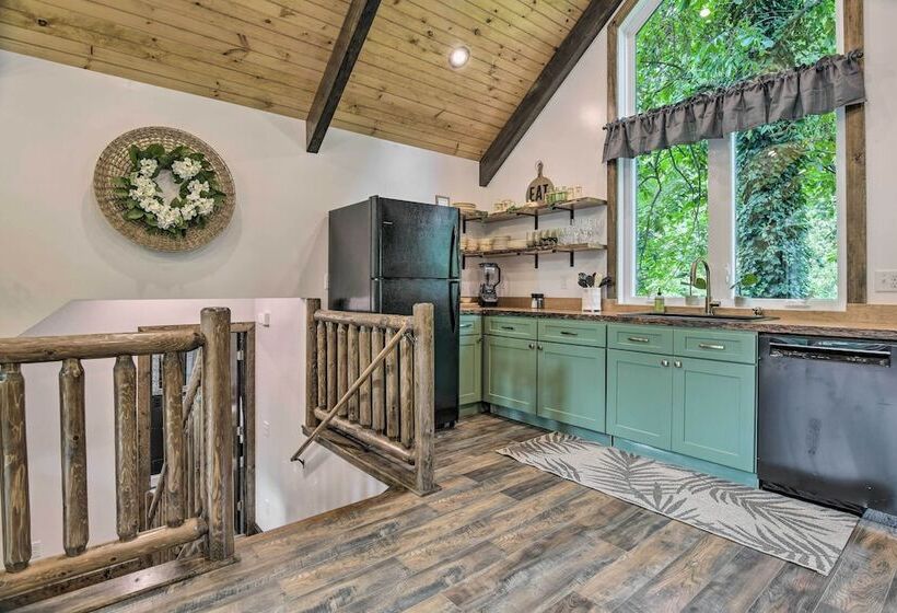 Pet Friendly Delta Cabin W/ Private Hot Tub!