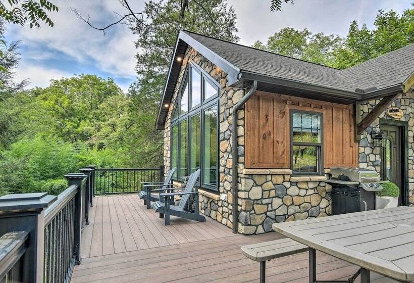 Pet Friendly Delta Cabin W/ Private Hot Tub!