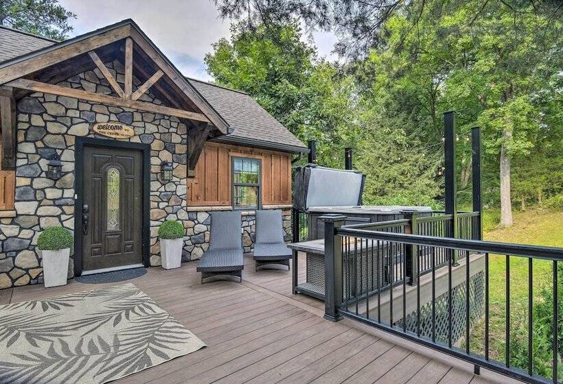 Pet Friendly Delta Cabin W/ Private Hot Tub!
