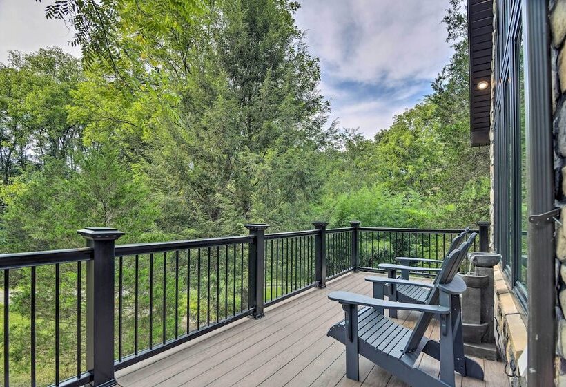 Pet Friendly Delta Cabin W/ Private Hot Tub!