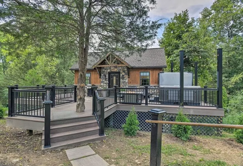 Pet Friendly Delta Cabin W/ Private Hot Tub!