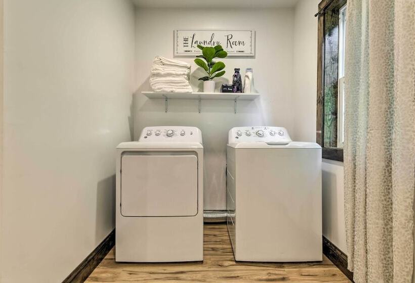 Pet Friendly Delta Cabin W/ Private Hot Tub!