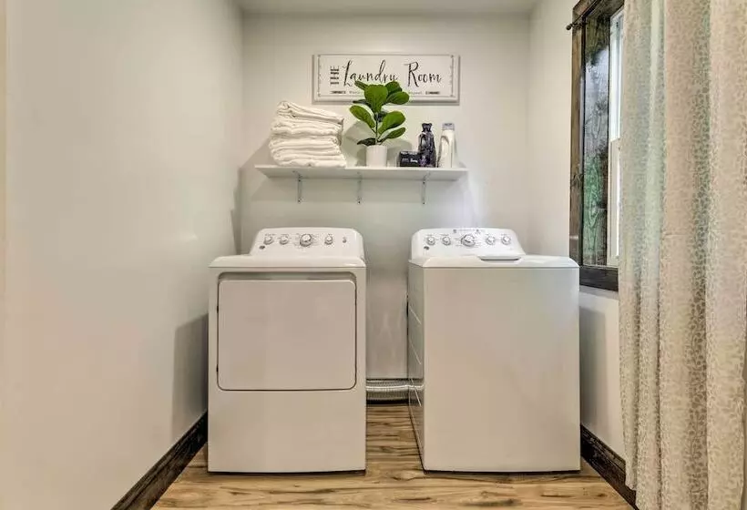 Pet Friendly Delta Cabin W/ Private Hot Tub!