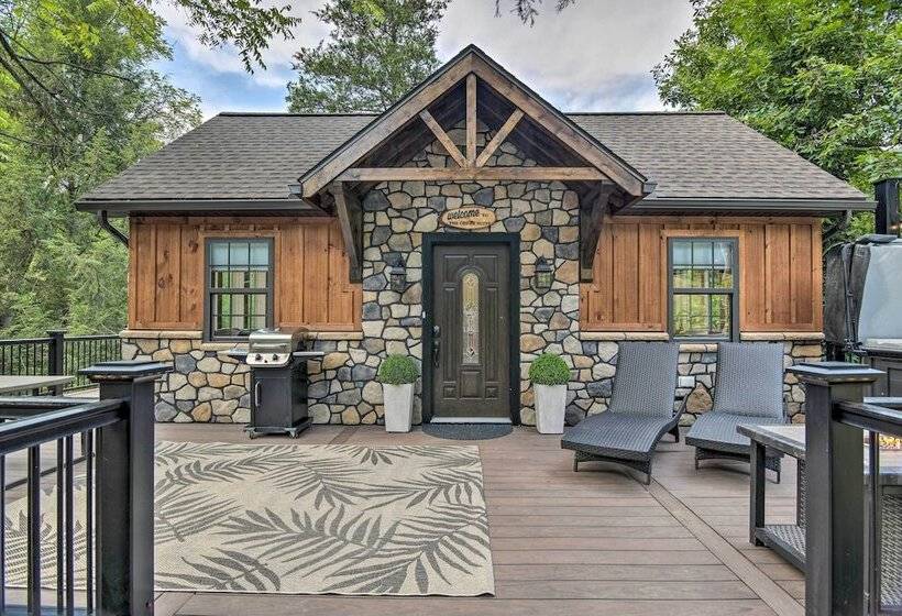 Pet Friendly Delta Cabin W/ Private Hot Tub!