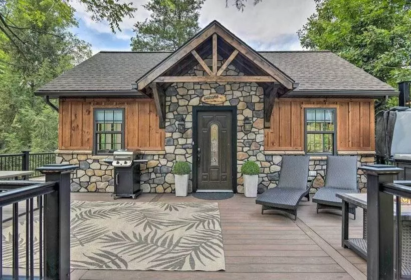 Pet Friendly Delta Cabin W/ Private Hot Tub!