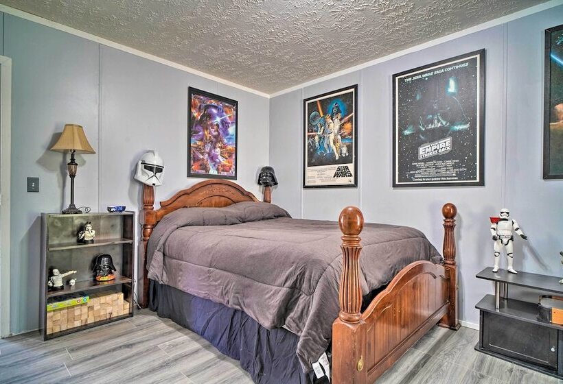 Private Yard & Fire Pit: Pet Friendly Midway Abode