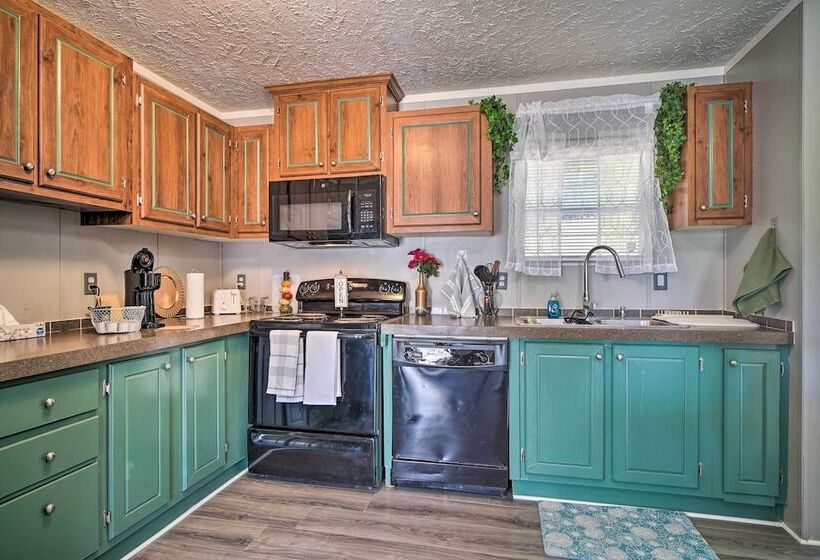 Private Yard & Fire Pit: Pet Friendly Midway Abode