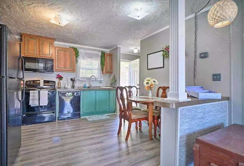 Private Yard & Fire Pit: Pet Friendly Midway Abode