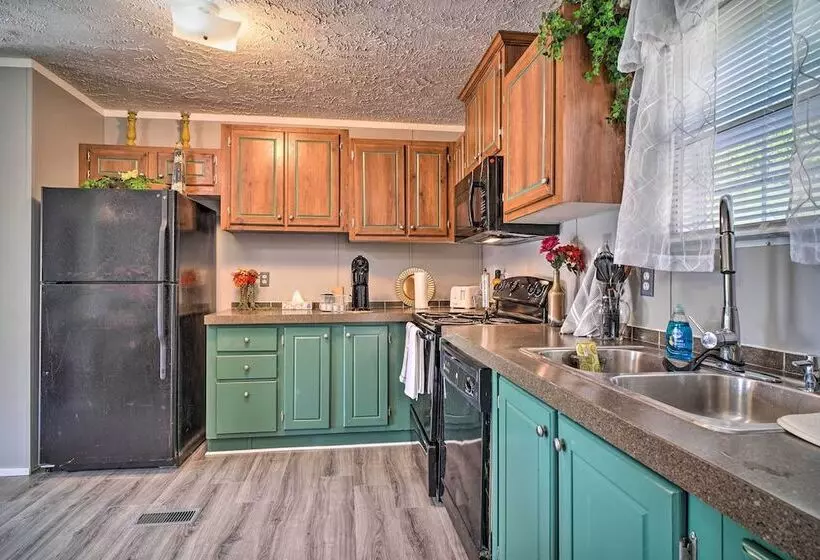 Private Yard & Fire Pit: Pet Friendly Midway Abode