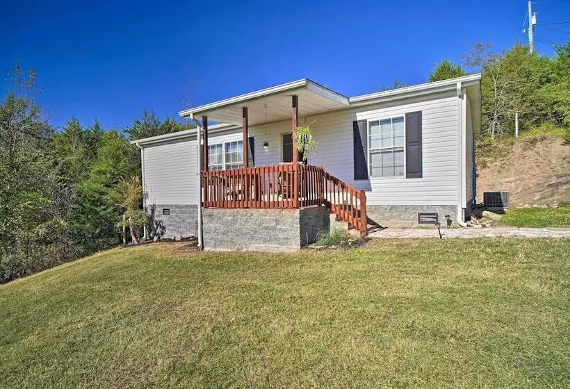 Private Yard & Fire Pit: Pet Friendly Midway Abode