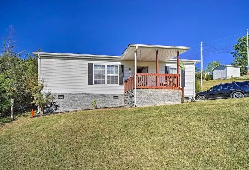 Private Yard & Fire Pit: Pet Friendly Midway Abode