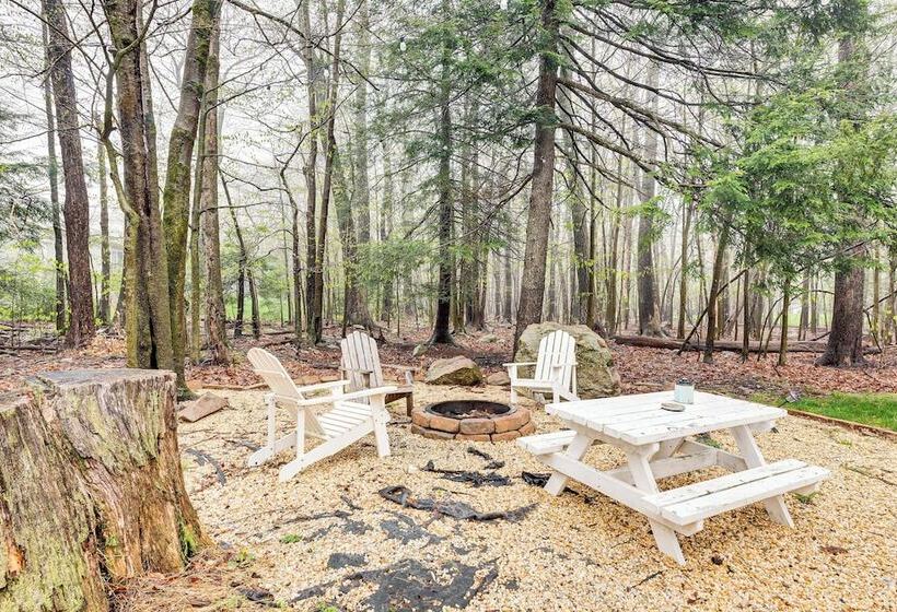 Hot Tub + Games: Home Near Tobyhanna State Park