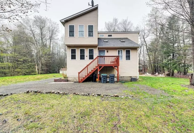 Hot Tub + Games: Home Near Tobyhanna State Park