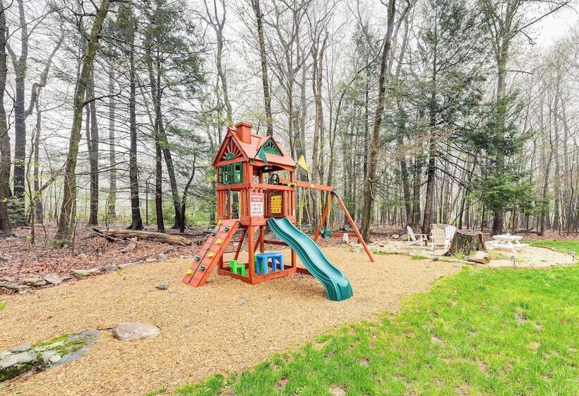 Hot Tub + Games: Home Near Tobyhanna State Park