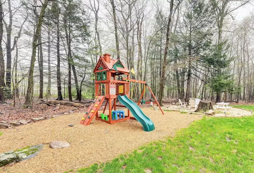 Hot Tub + Games: Home Near Tobyhanna State Park