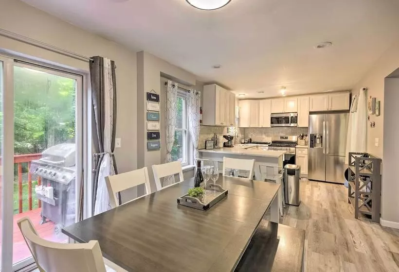 Hot Tub + Games: Home Near Tobyhanna State Park