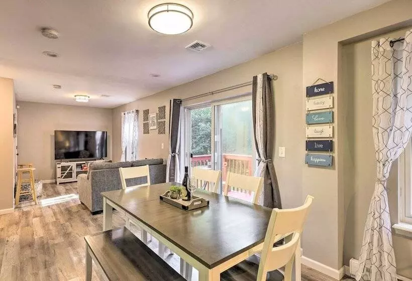 Hot Tub + Games: Home Near Tobyhanna State Park