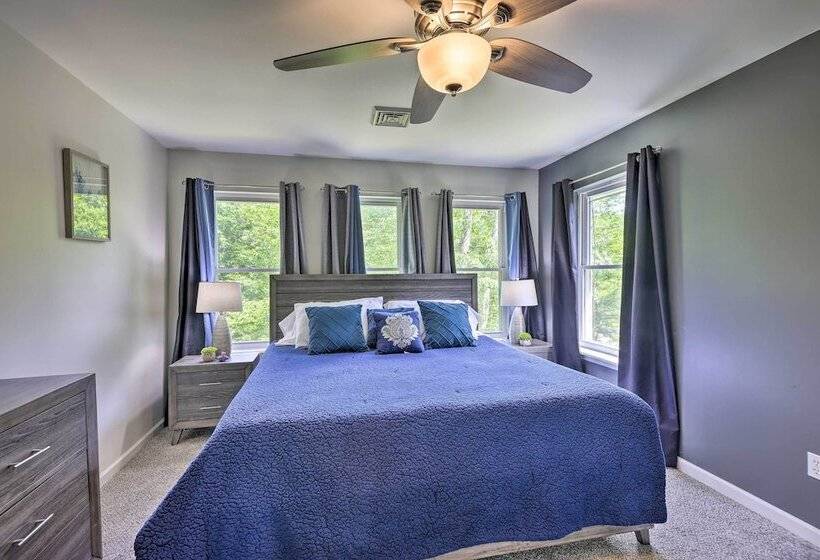 Hot Tub + Games: Home Near Tobyhanna State Park