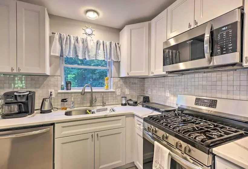 Hot Tub + Games: Home Near Tobyhanna State Park