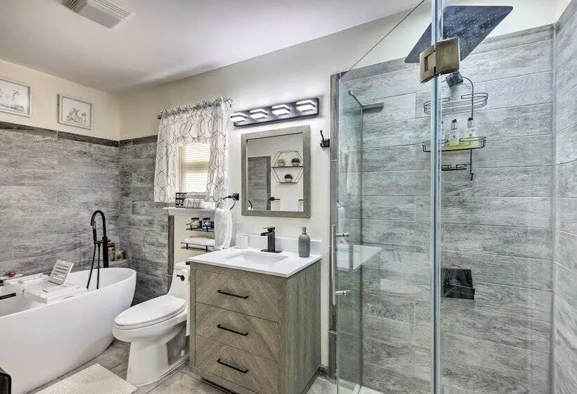 Hot Tub + Games: Home Near Tobyhanna State Park