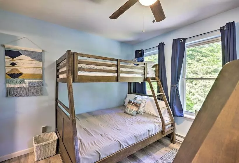 Hot Tub + Games: Home Near Tobyhanna State Park