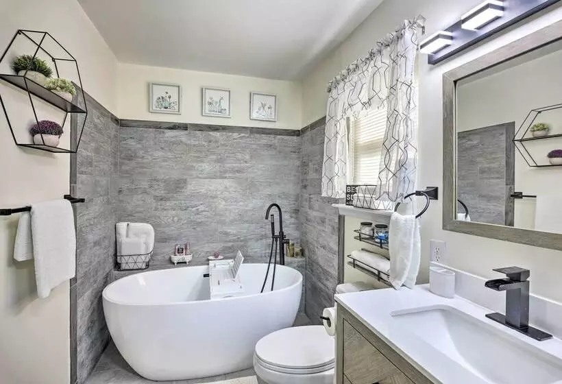 Hot Tub + Games: Home Near Tobyhanna State Park