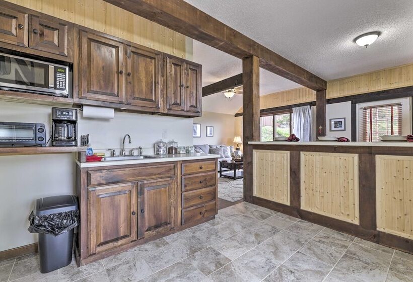 Private Guest House W/ Deck + Spectacular Views!