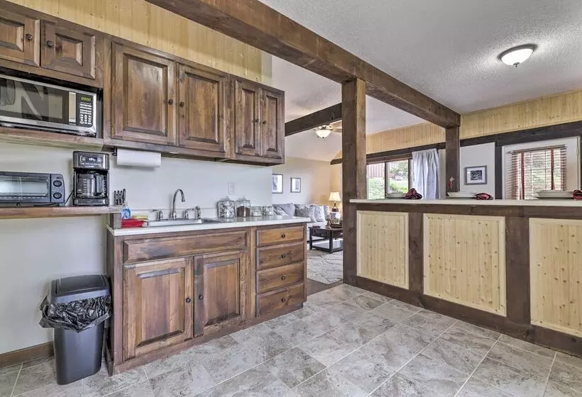 Private Guest House W/ Deck + Spectacular Views!