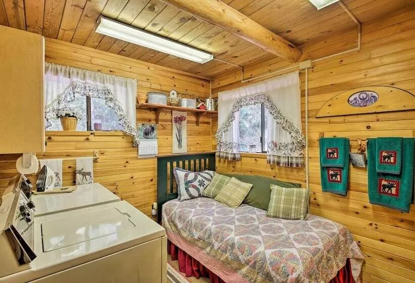 Private  Yaak River Hideaway  W/ Deck & Mtn Views!