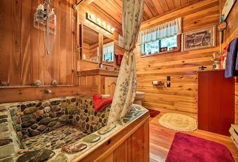 Private  Yaak River Hideaway  W/ Deck & Mtn Views!