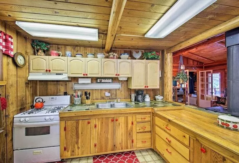 Private  Yaak River Hideaway  W/ Deck & Mtn Views!