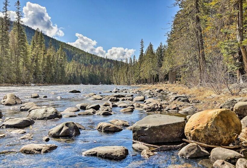 Private  Yaak River Hideaway  W/ Deck & Mtn Views!